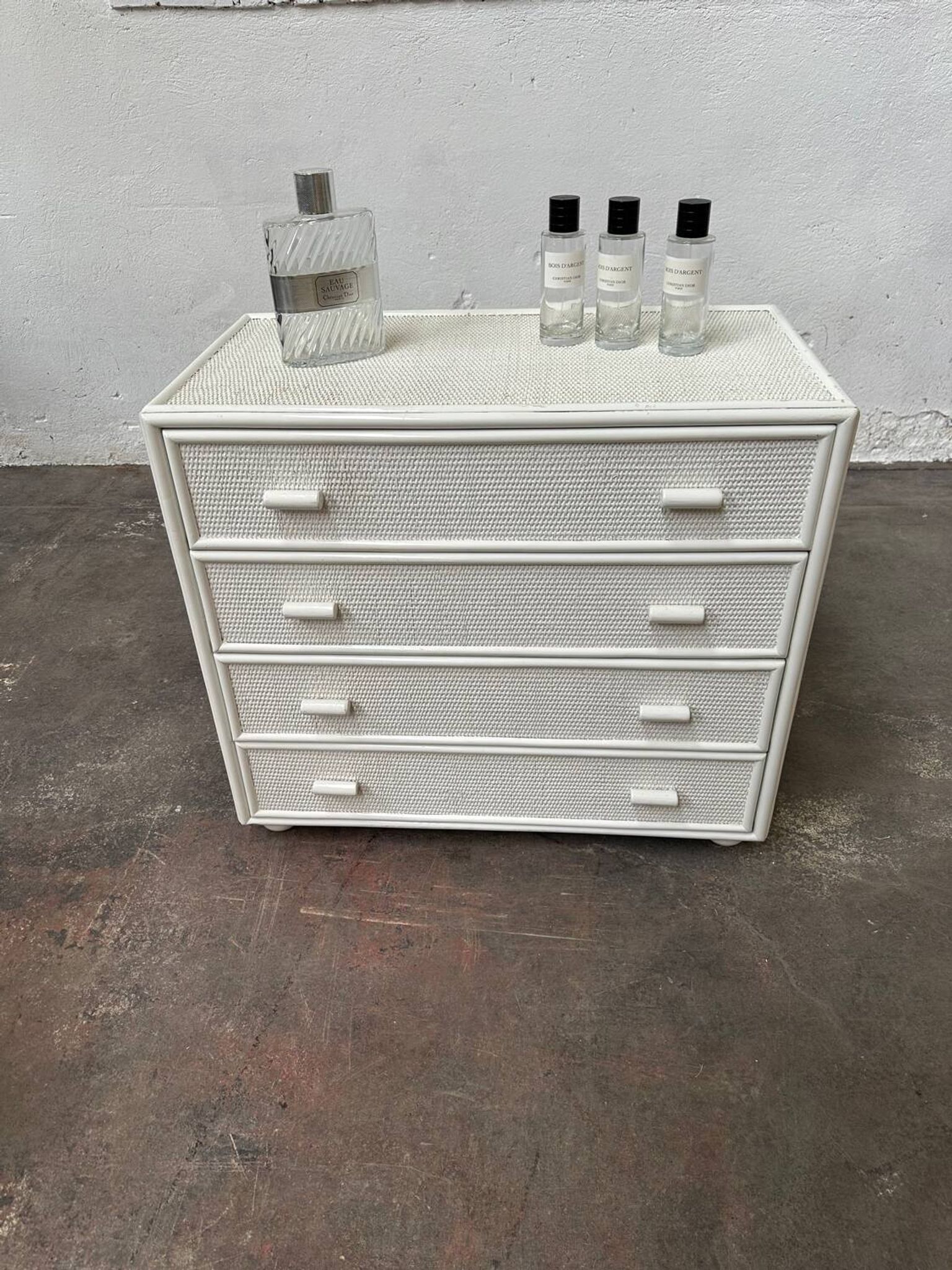 Commode en rotin blanc