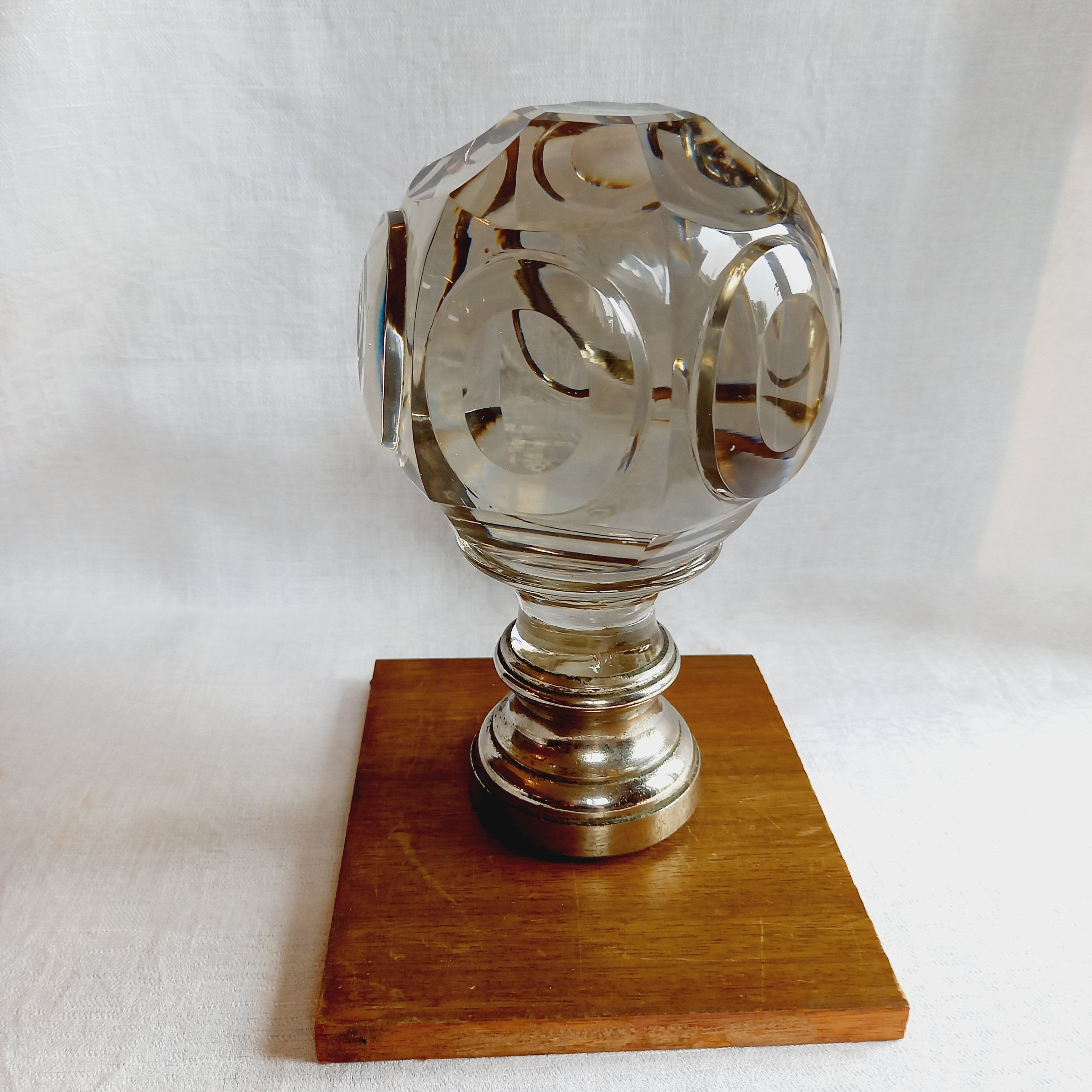 Crystal stairway ball