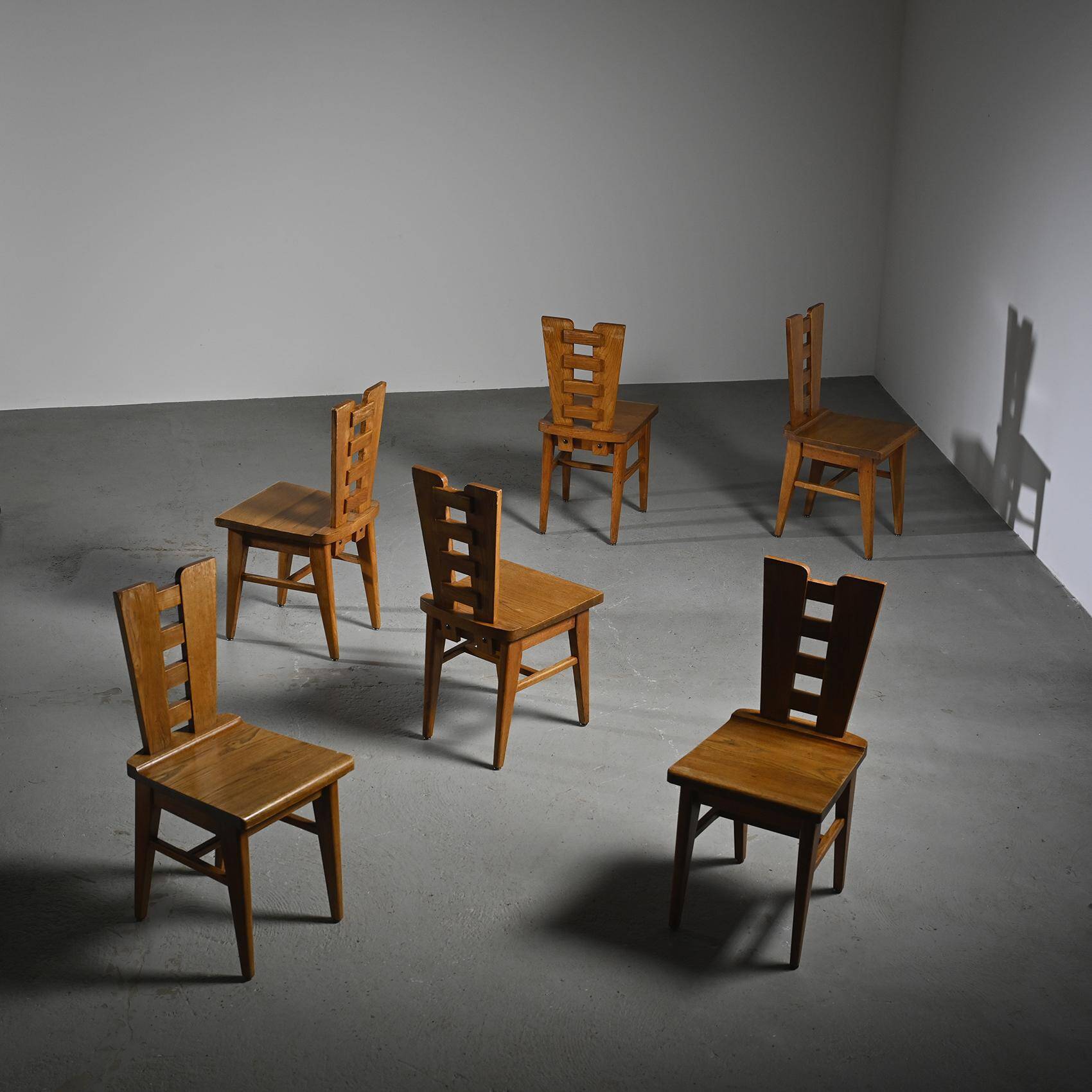 Ensemble de six chaises en chêne par Henry Jacques Le Même, France vers 1940