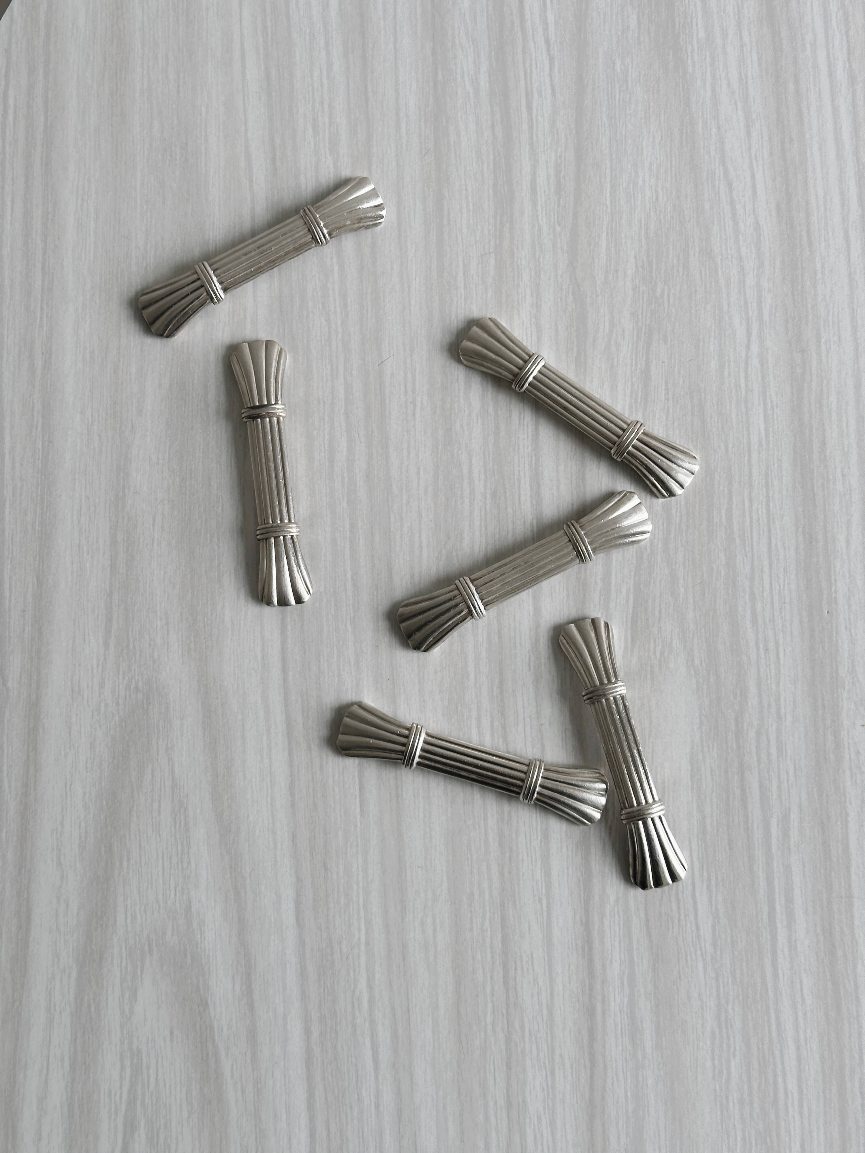 6 silver metal knife holders