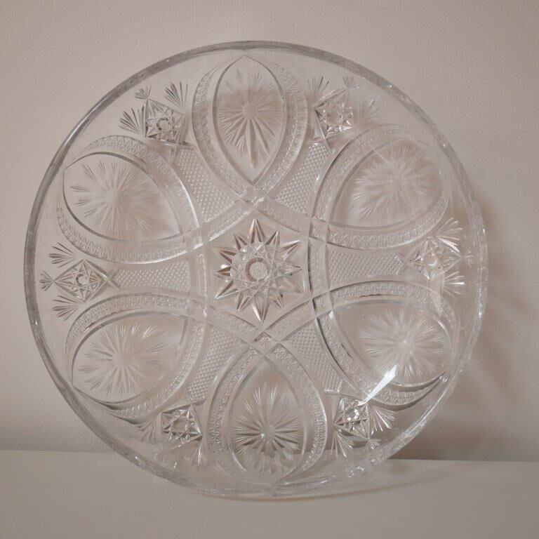 Chiseled crystal bowl