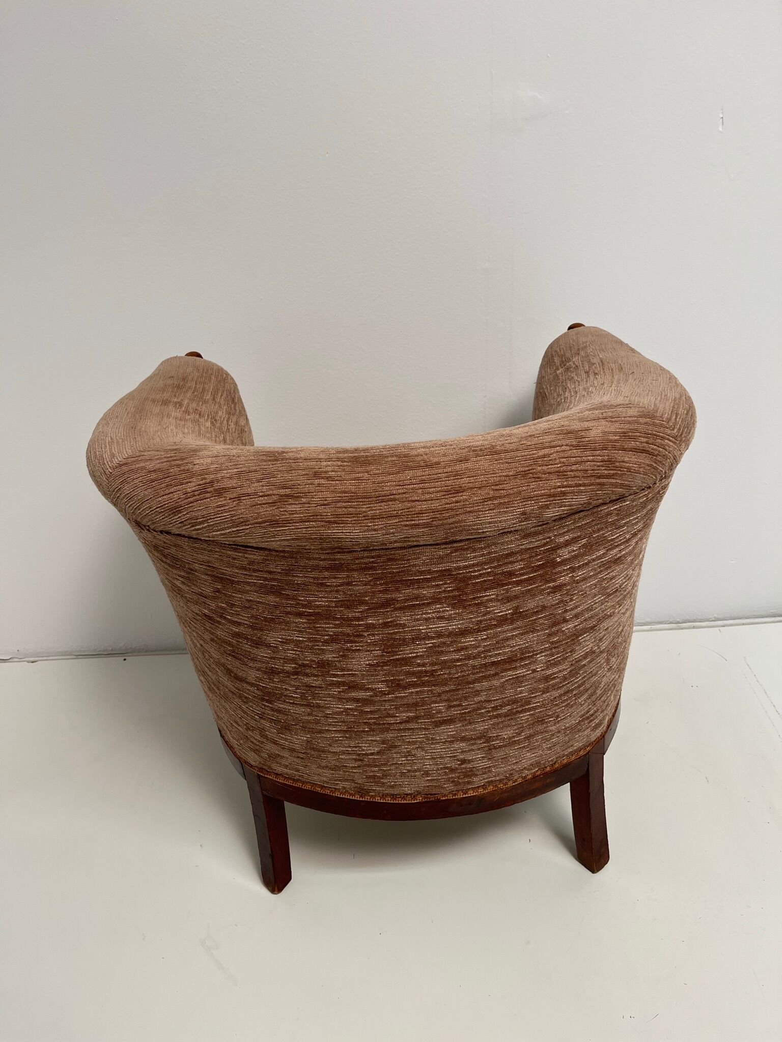 Armchair in the shape of a barrel 20-30s