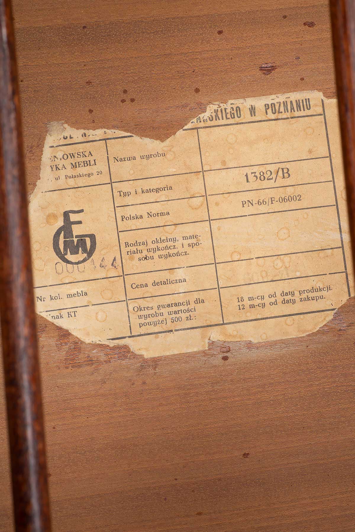 Coffee table with an openwork shelf