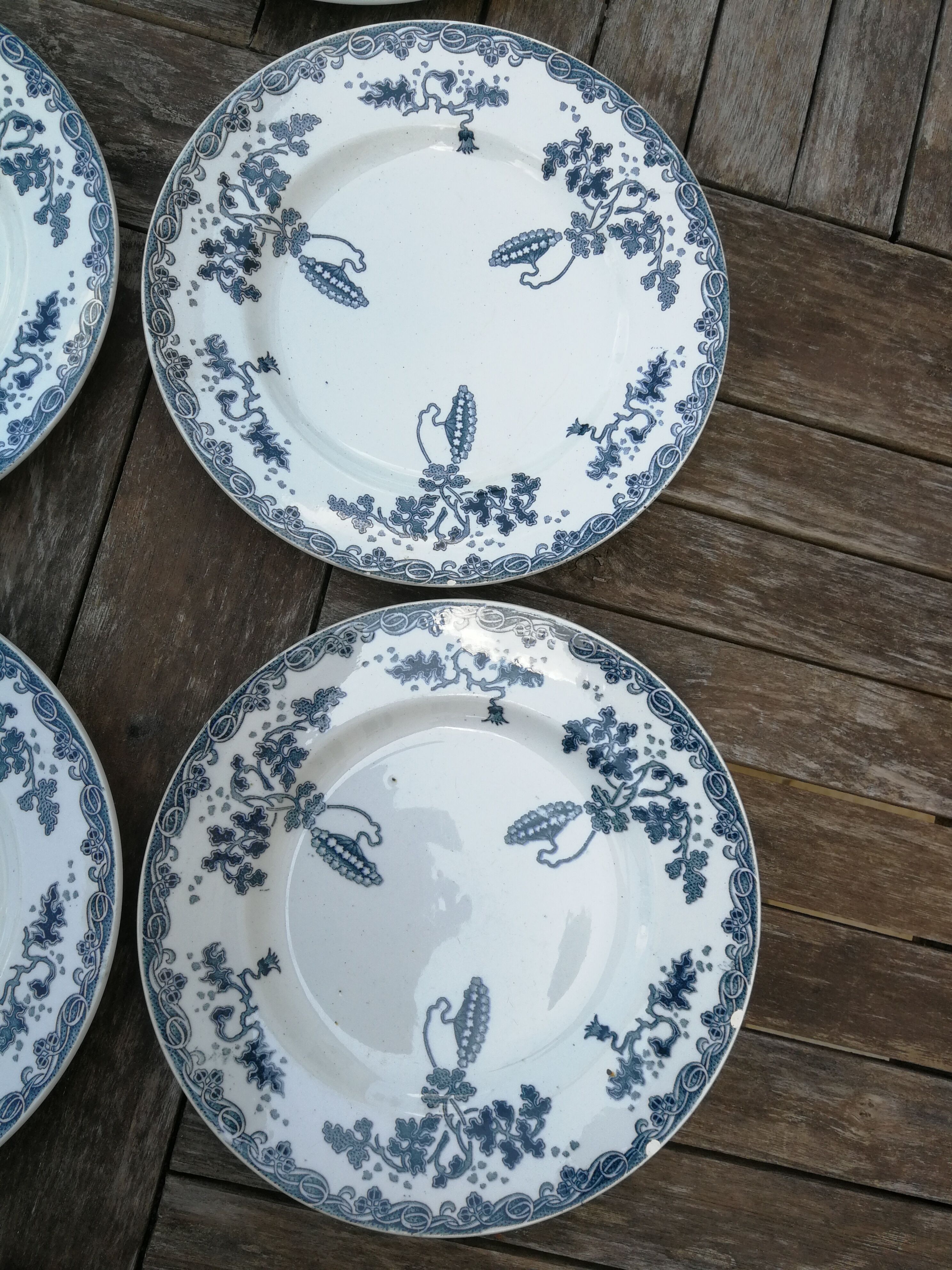 Set of 9 flat plates in iron earth St Amand and Hamage