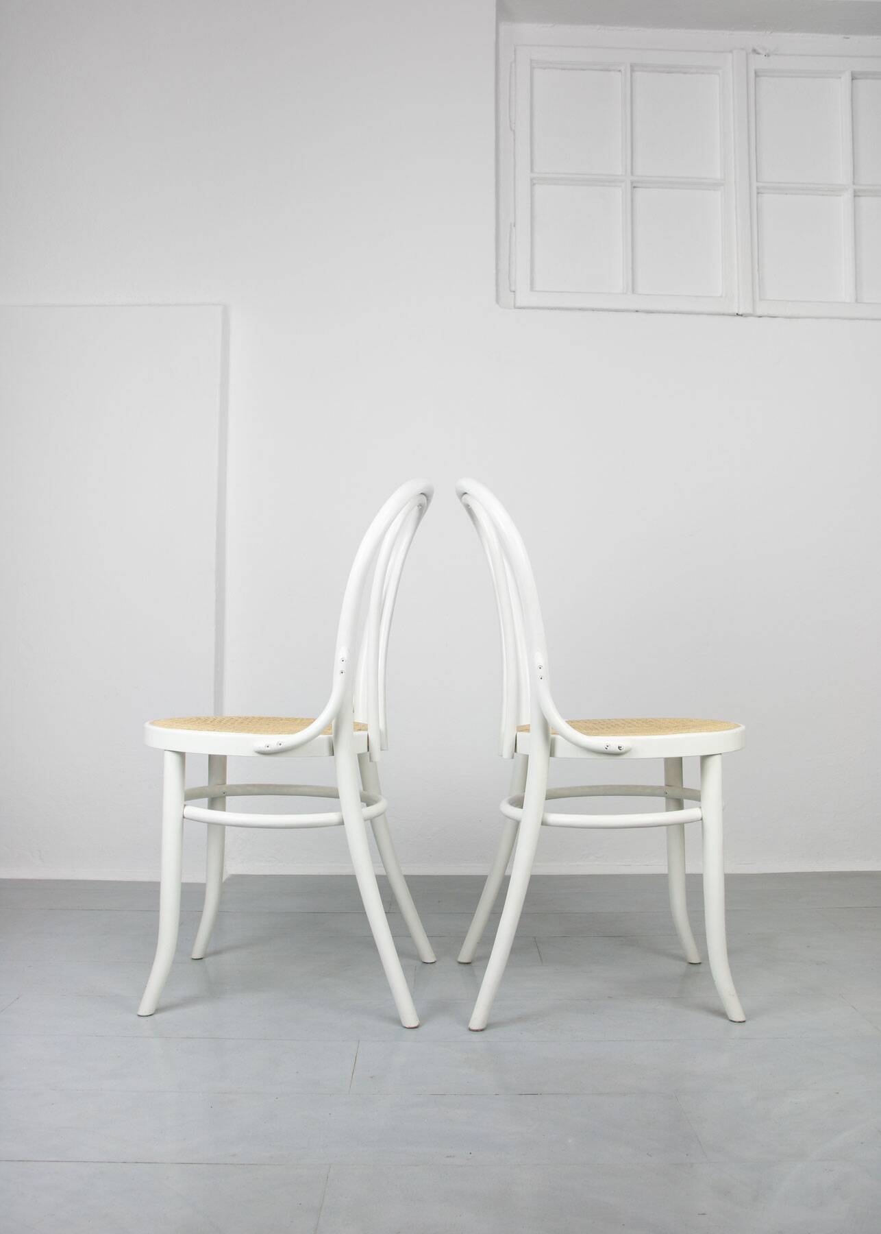 No. 18 White Chairs by Michael Thonet, Set of 4