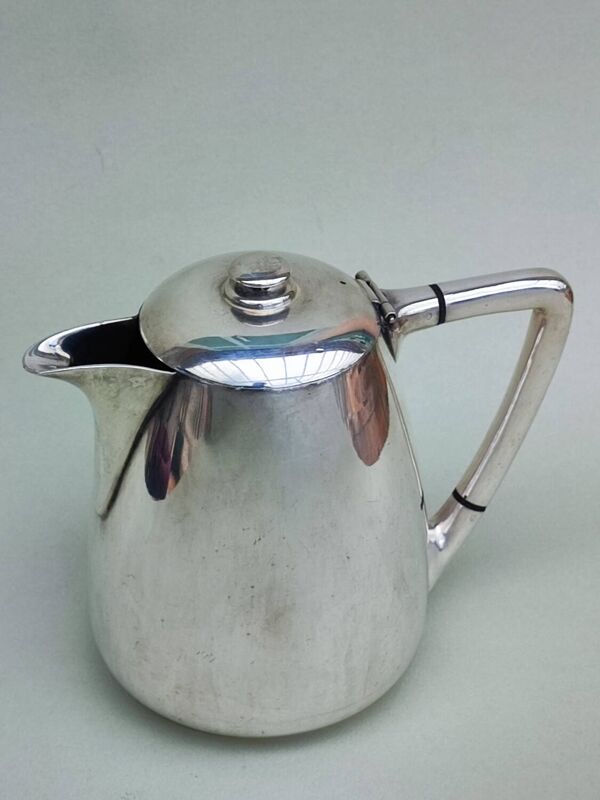 Cafetière en métal argenté