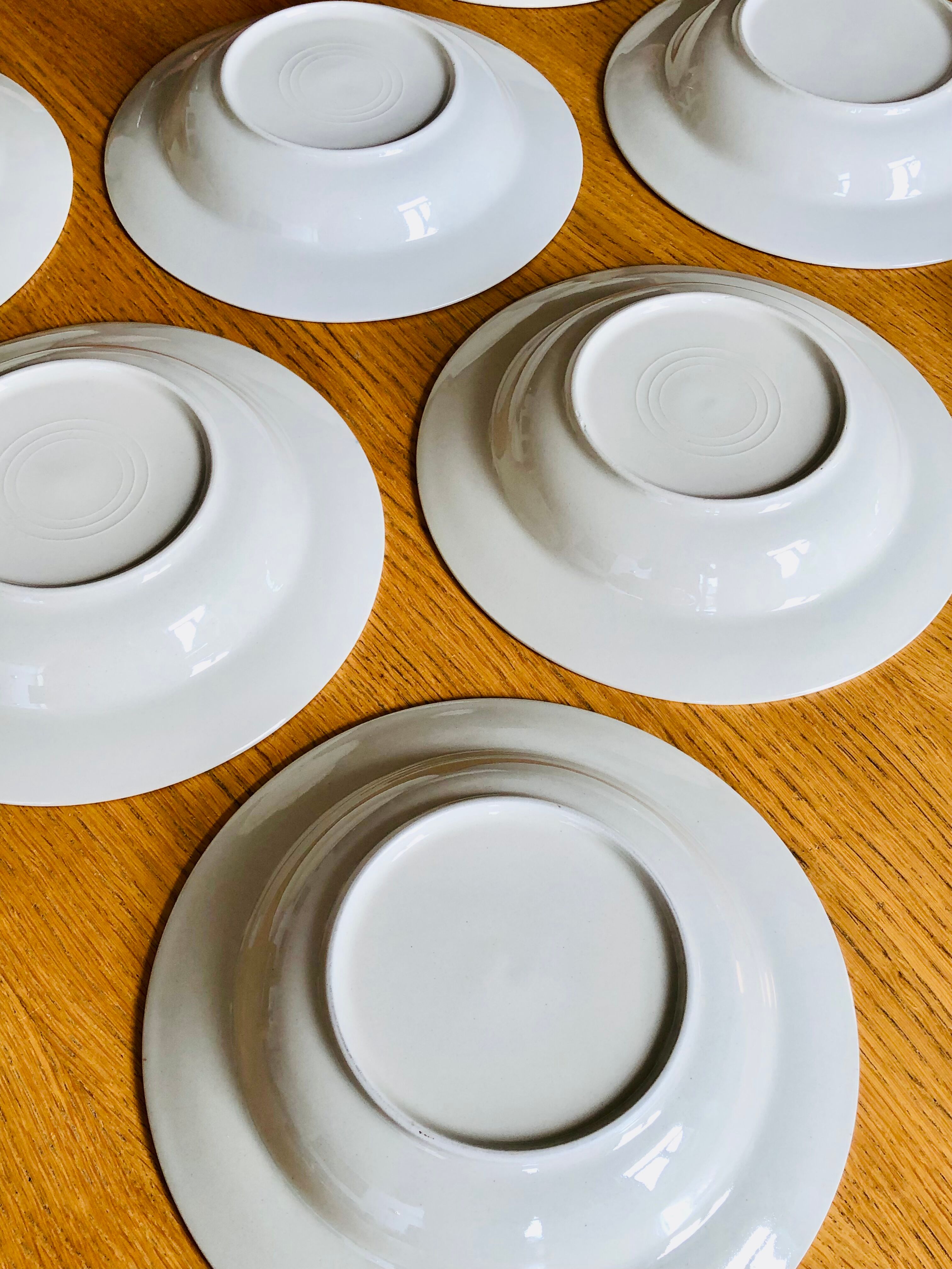 Set of 8 hollow plates in speckled ceramic