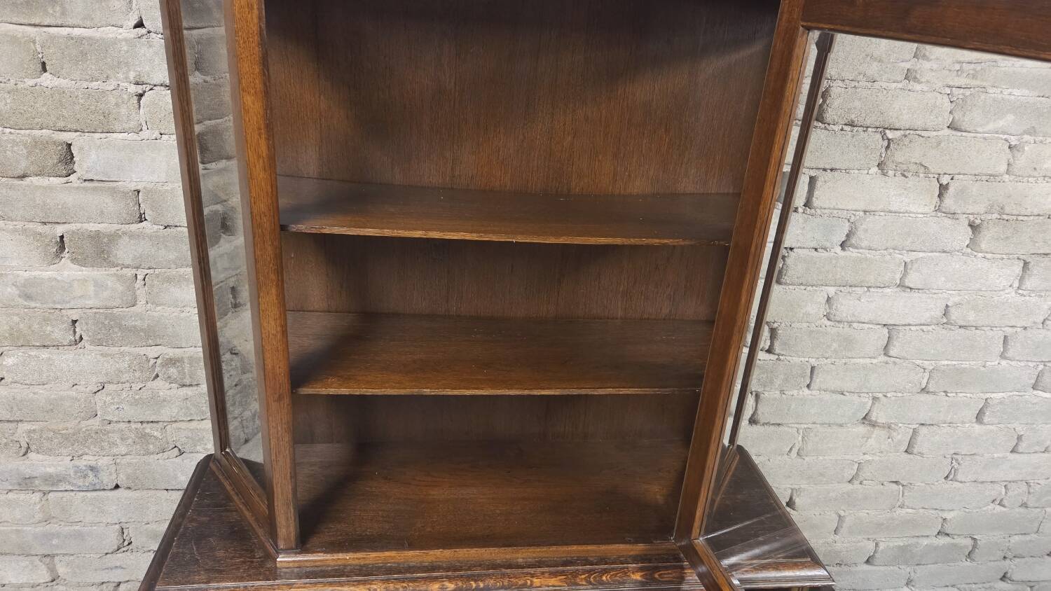 Vintage two-body display cabinet in oak from the 1950s.