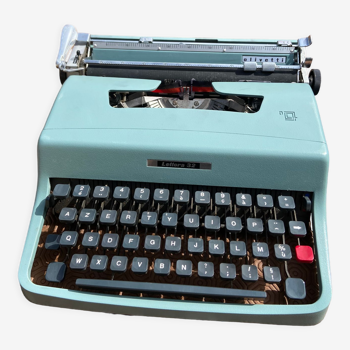 Ancienne machine à écrire Lettera