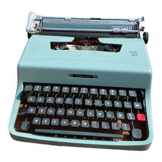 Old Lettera typewriter
