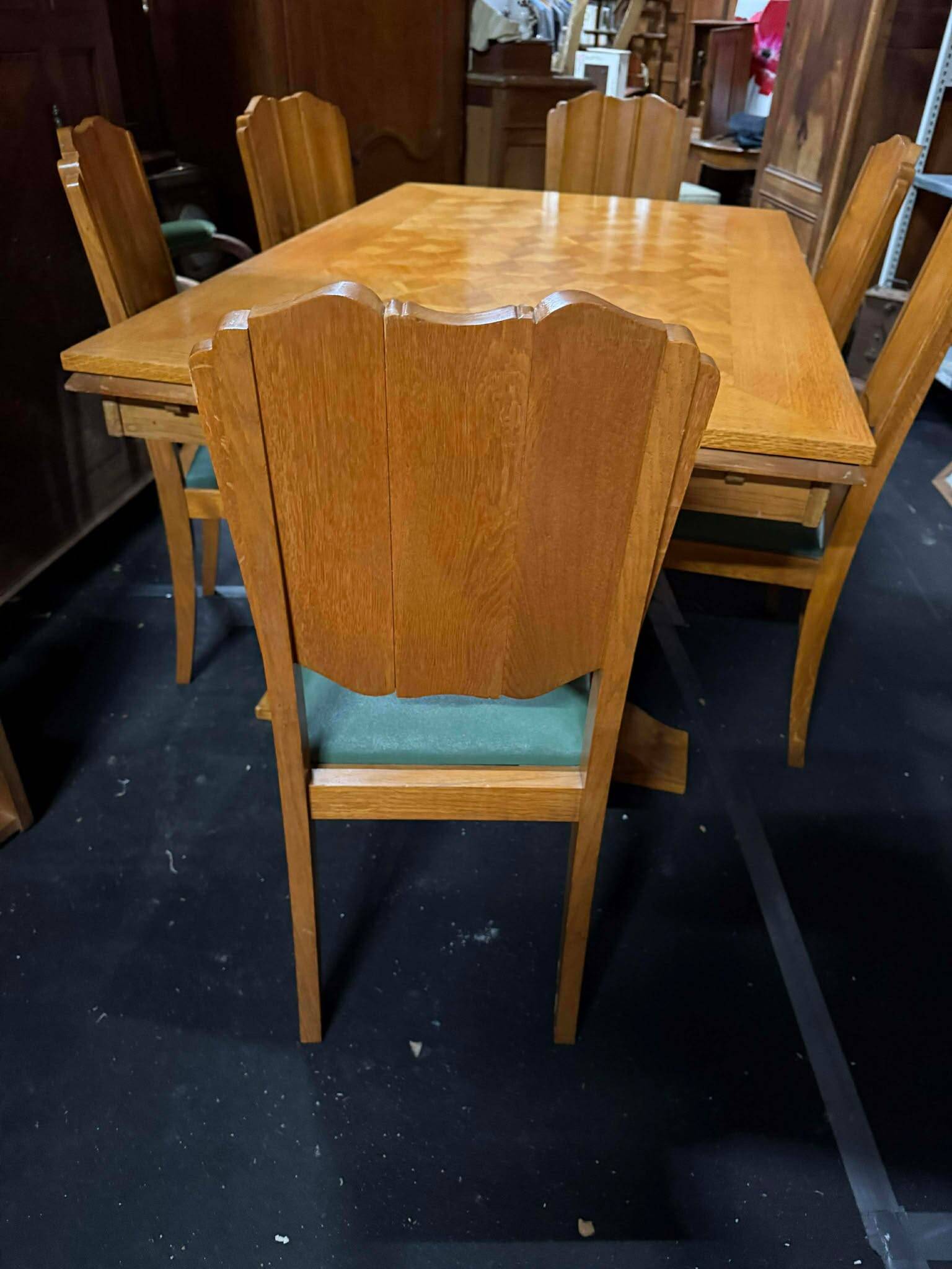 Dining table and its 6 chairs