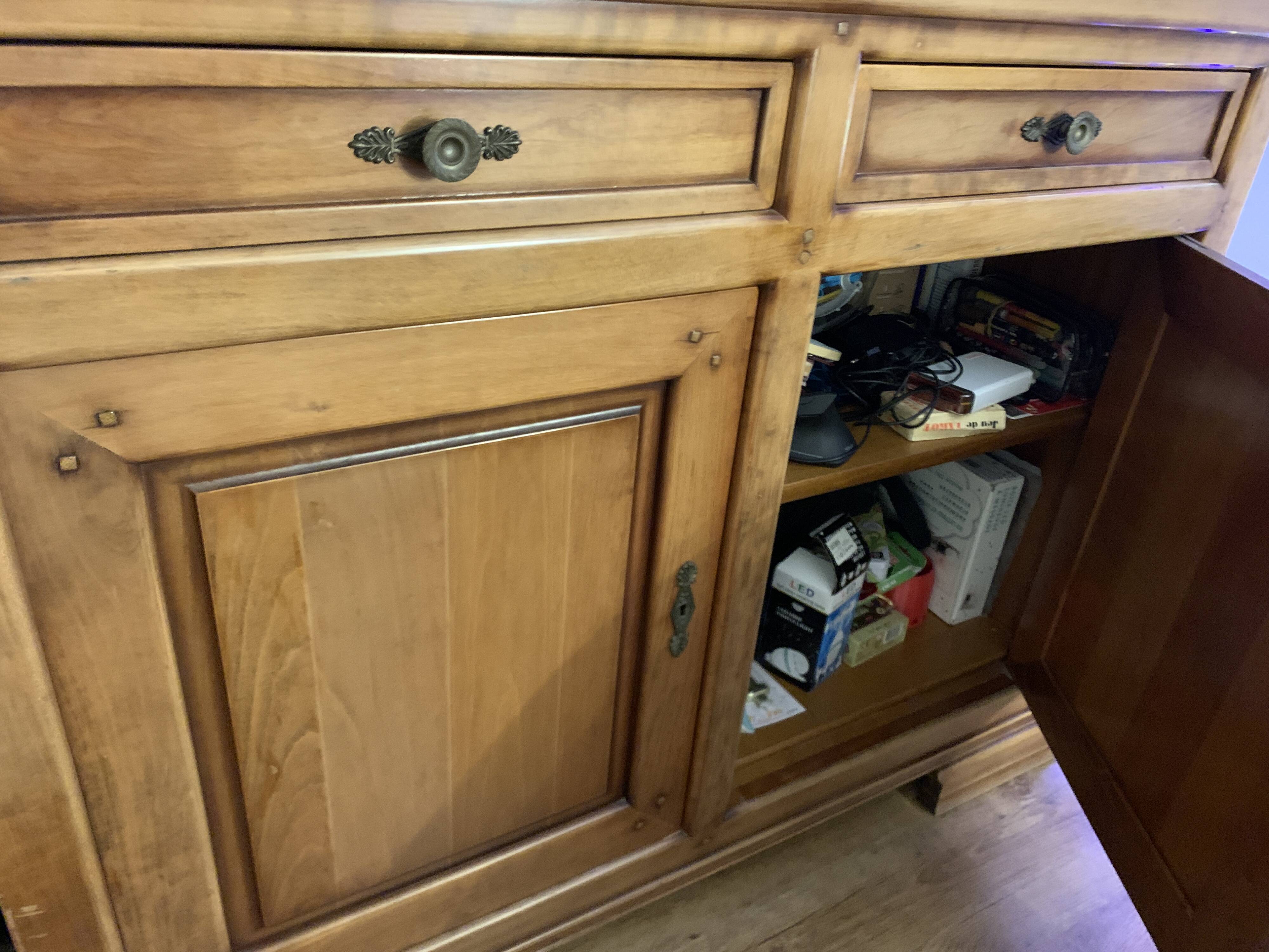 Wooden sideboard-style cabinet