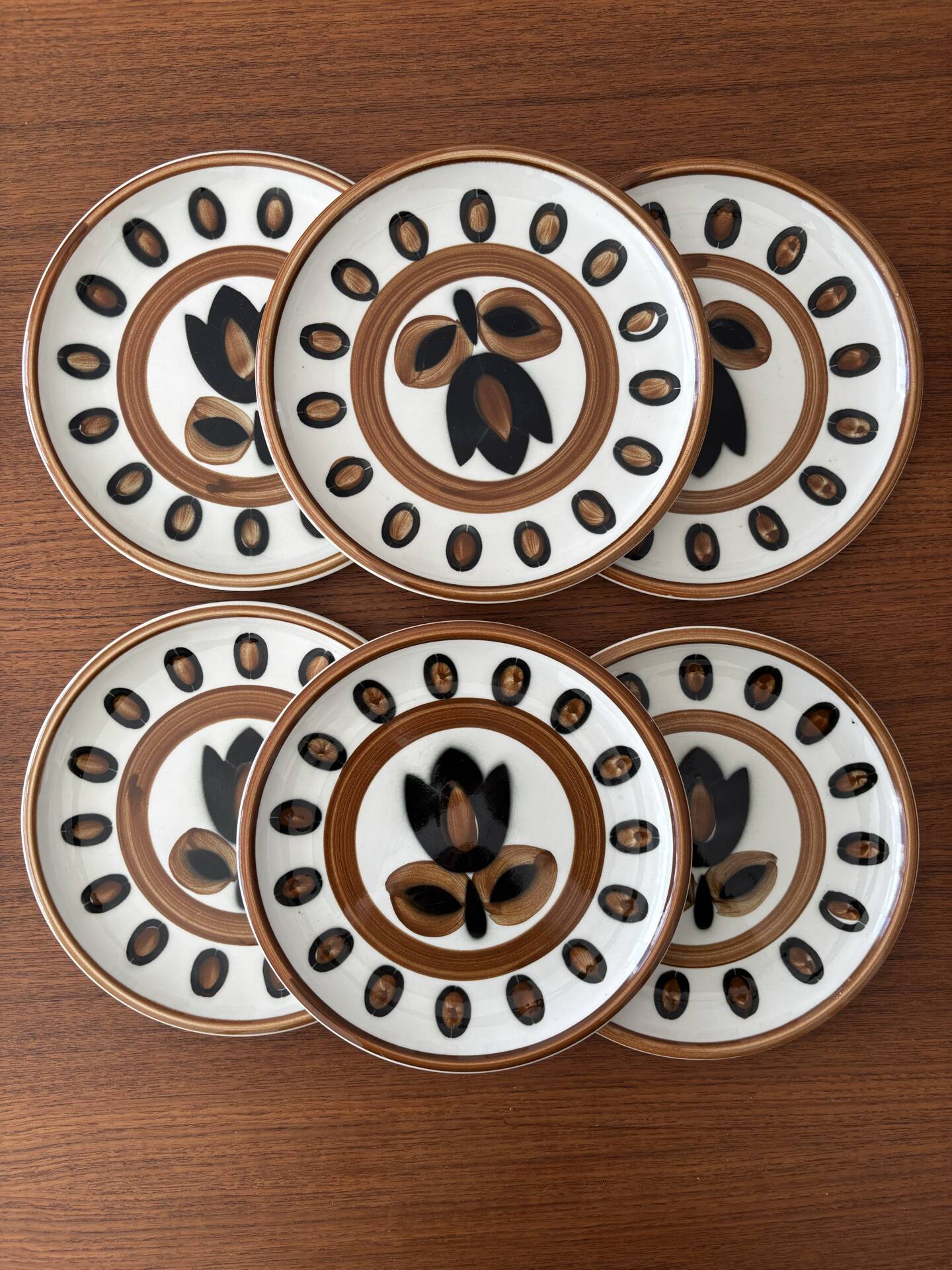 Set of 6 Boch La Louvière plates model Kimono tulip flower.