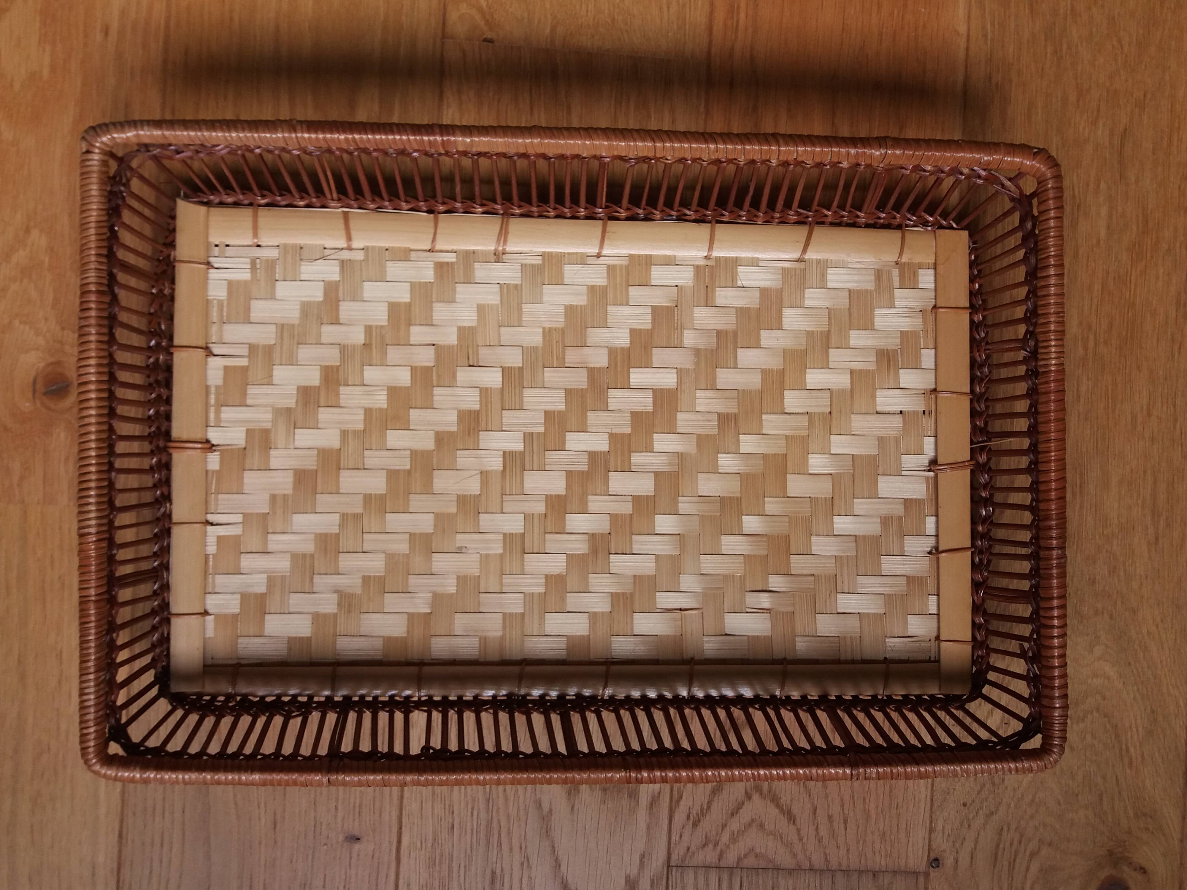 Wicker presentation basket tray