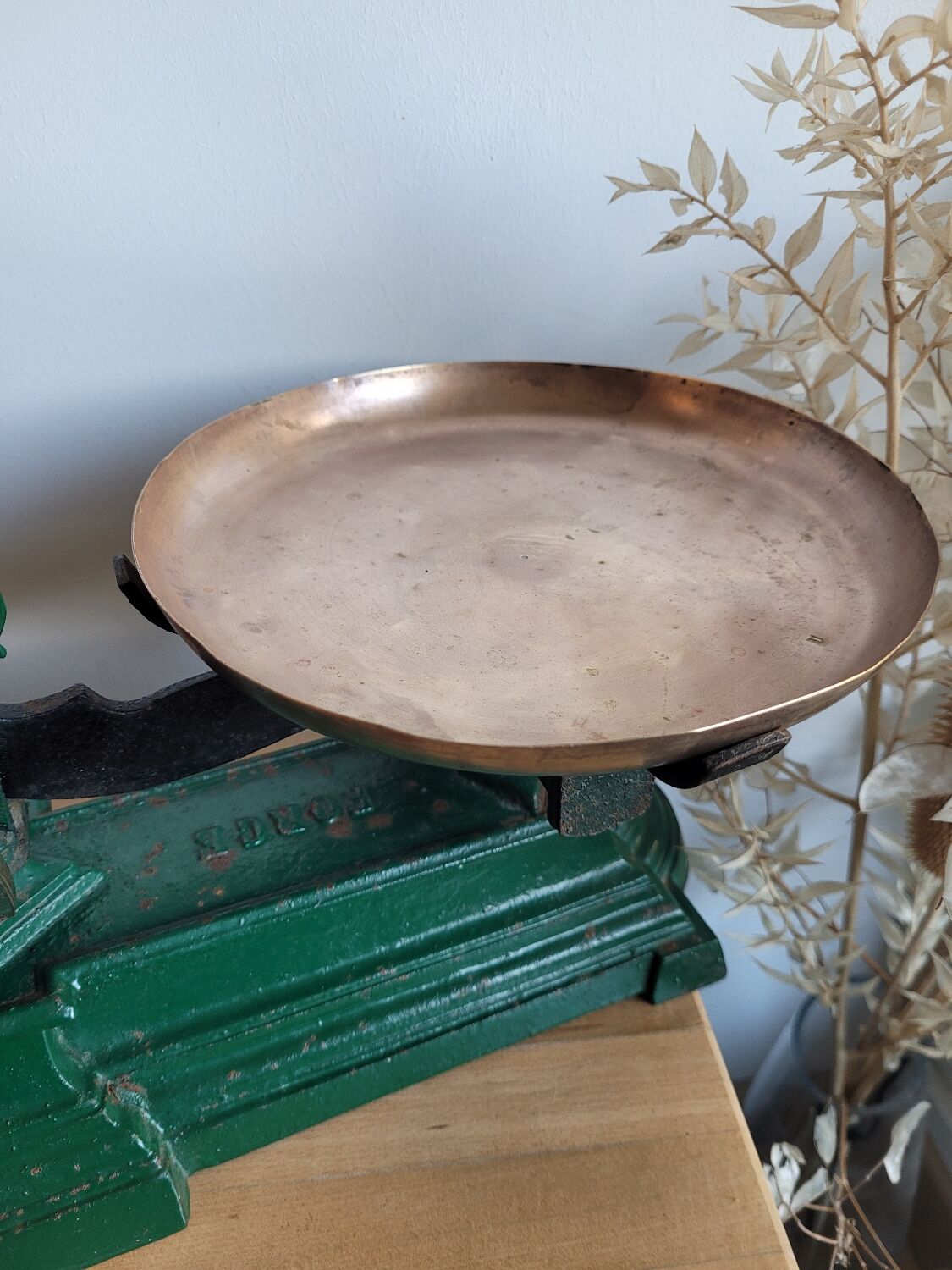 Cast iron scales and copper trays