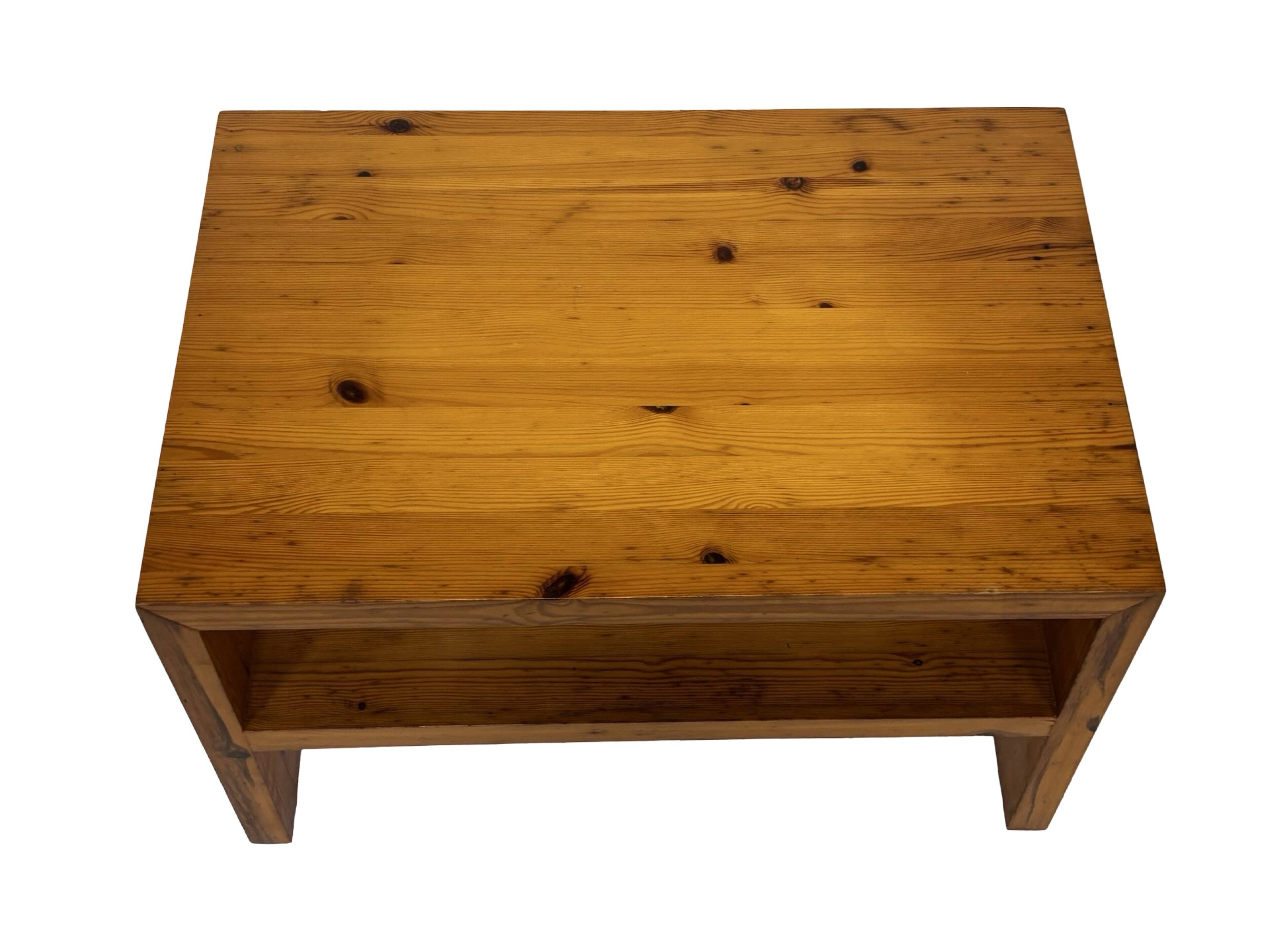 Table de chevet en pin, années 70