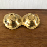 Empty pockets in brass and floral decoration