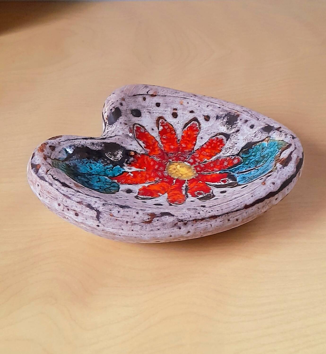 Empty ceramic pocket 60s