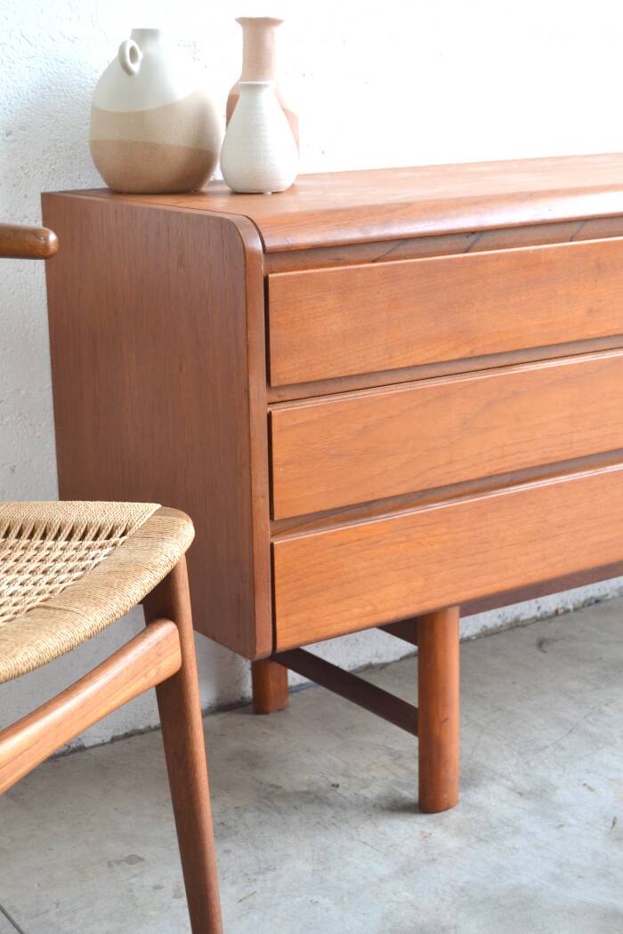 White & Newton Curved Sideboard * 208 cm