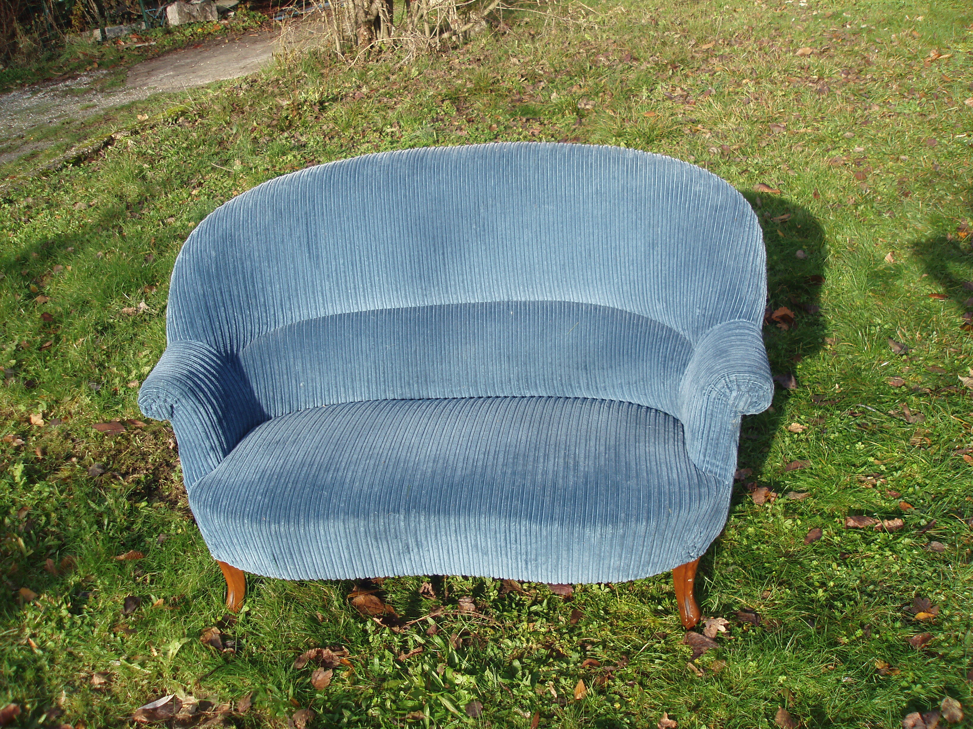 Vintage blue sofa 2 seats in velvet