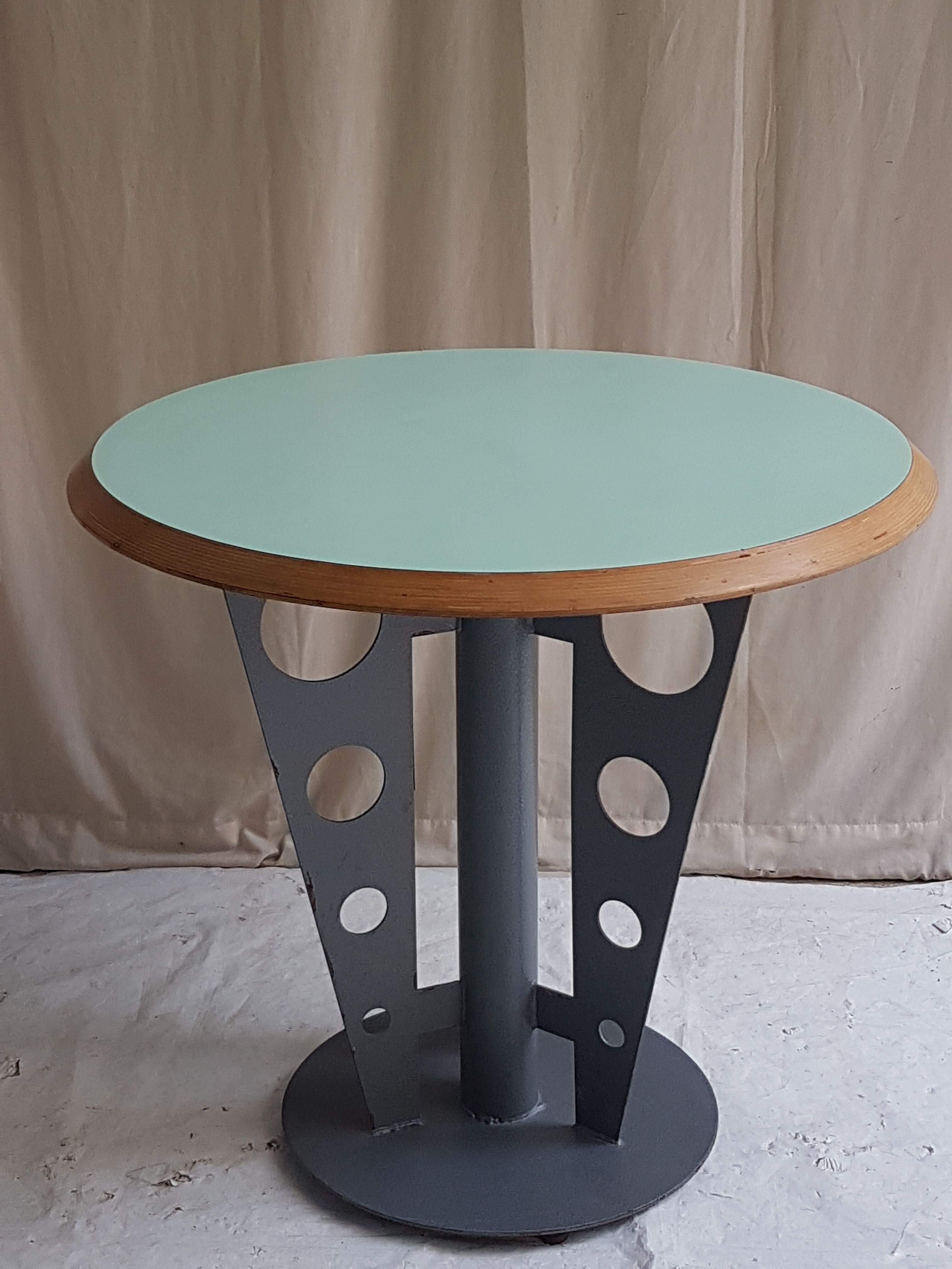 Vintage roundtable 1970