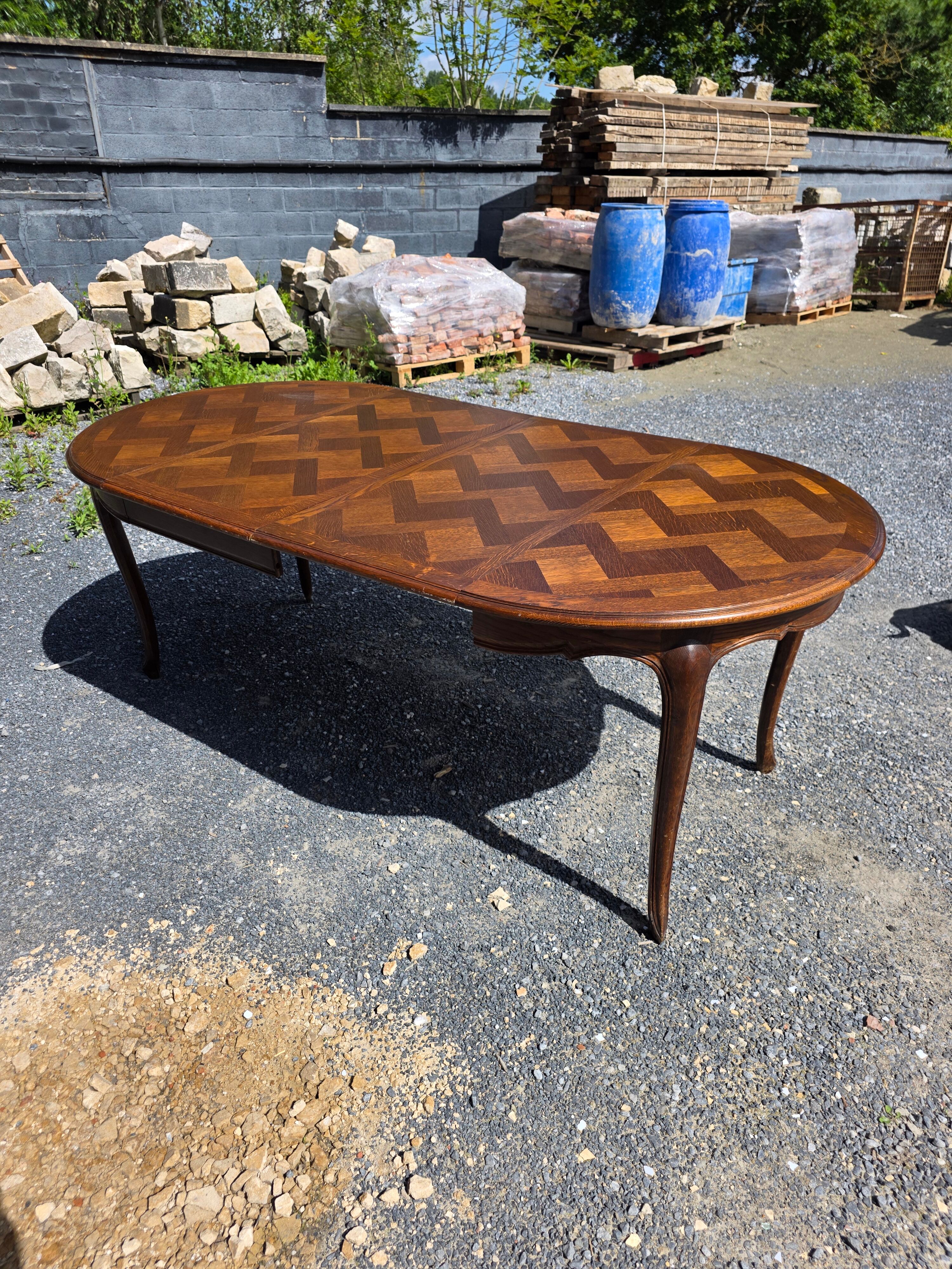 Extendable table in Louis XV style in oak (2 extensions)