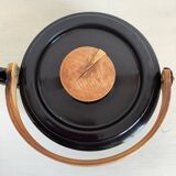Black enamel kettle