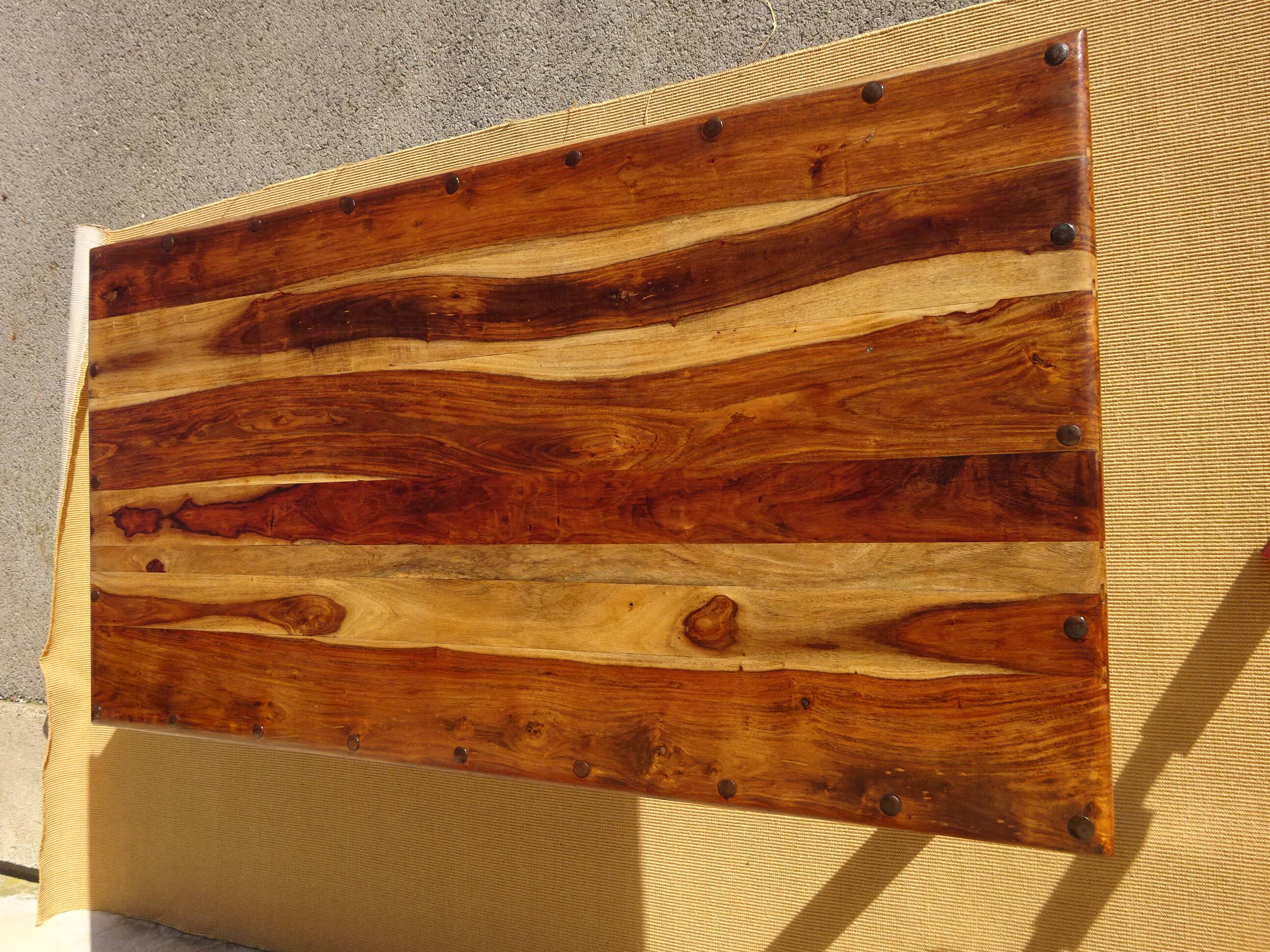 Table en bois exotique, 6/8 personnes