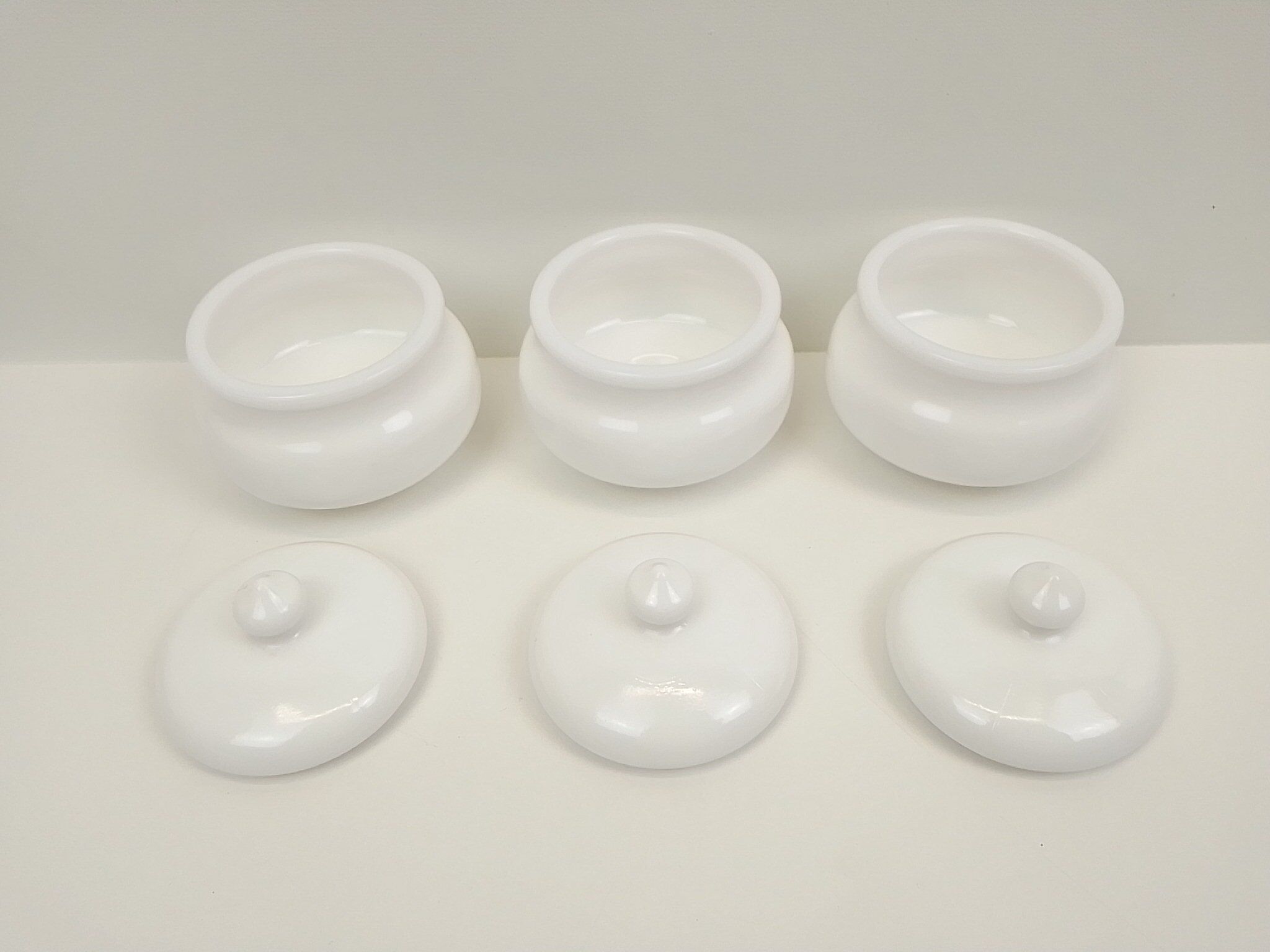 Lot 3 pots white opaline style