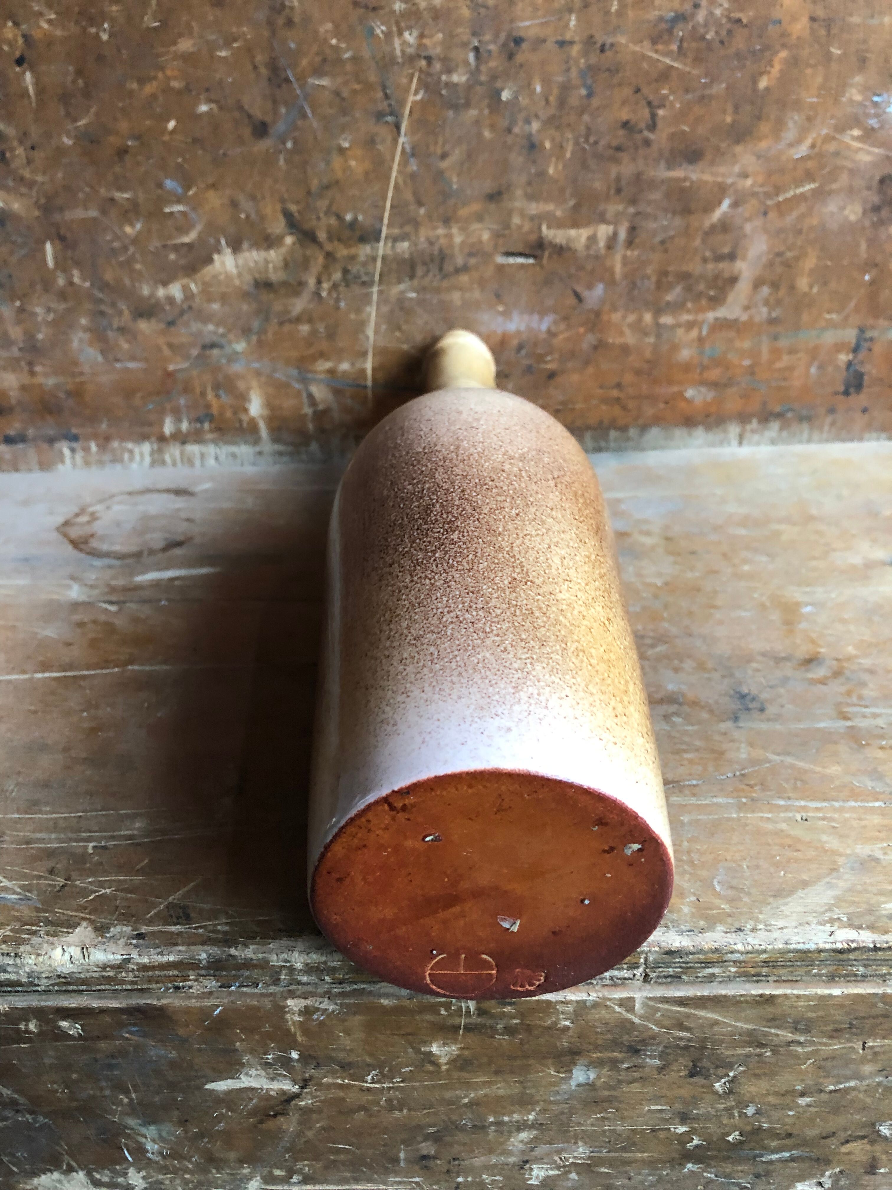 Old Bottle Brown Beige Sandstone + Vintage Cap