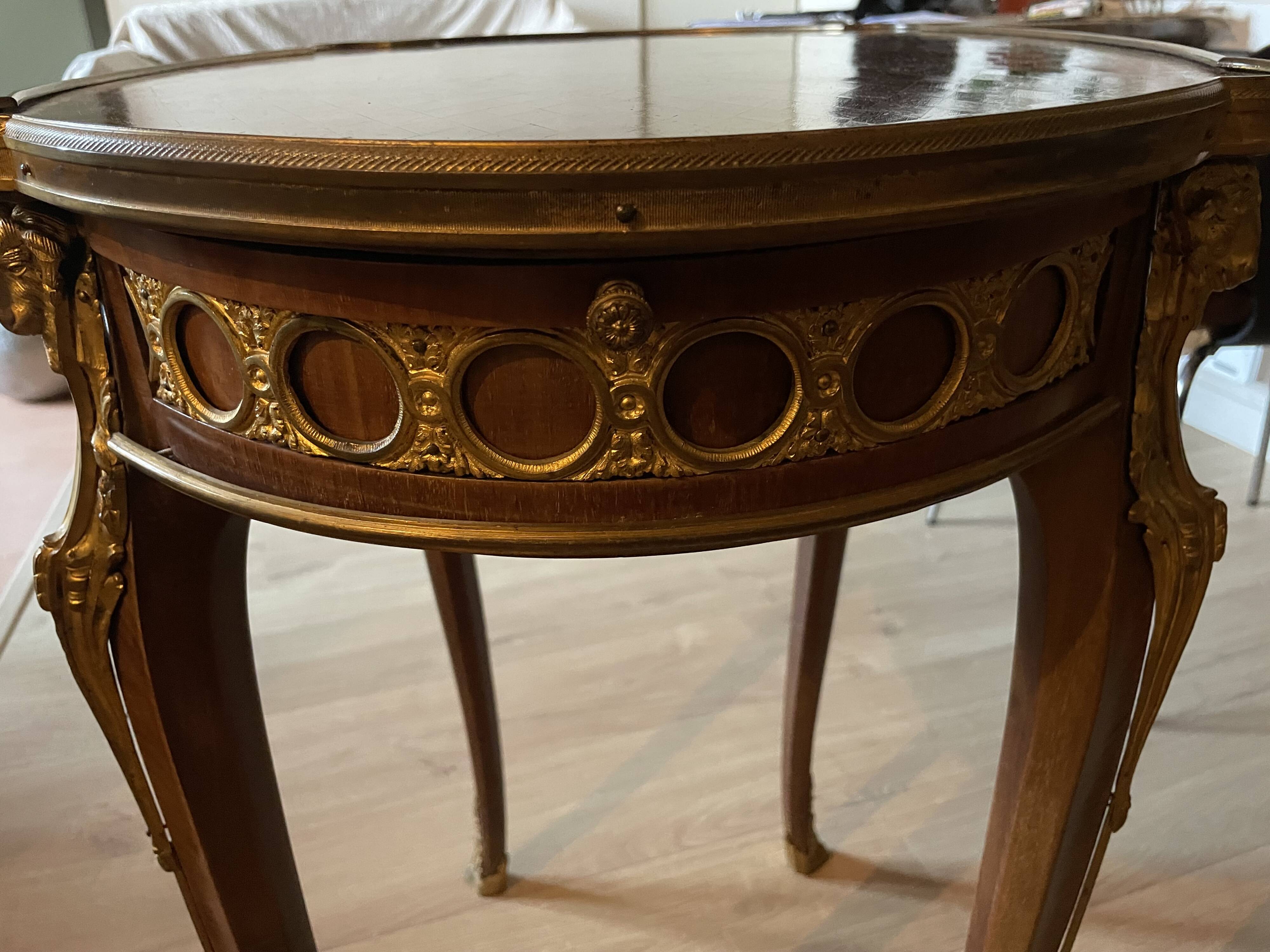 Living room table in Louis XV-Louis XVI transitional style with marquetry and bronze.
