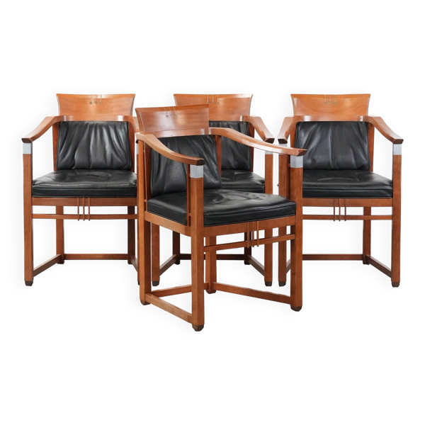 Ensemble de 4 chaises de salle à manger Art Déco en cuir noir de luxe avec accoudoirs.