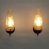 Paire d'appliques en métal doré et verre moulé, France vers 1960