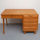 Bureau féminin des années 1950 en cendres