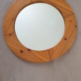 Round scandinavian mirror in solid pine