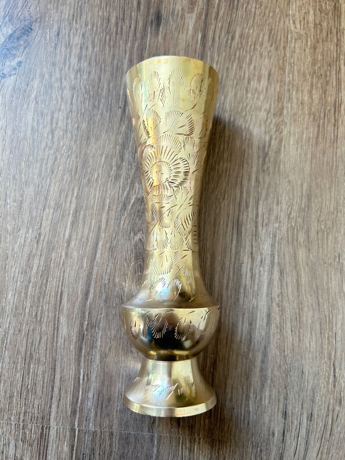 Vase en laiton doré gravé Indien