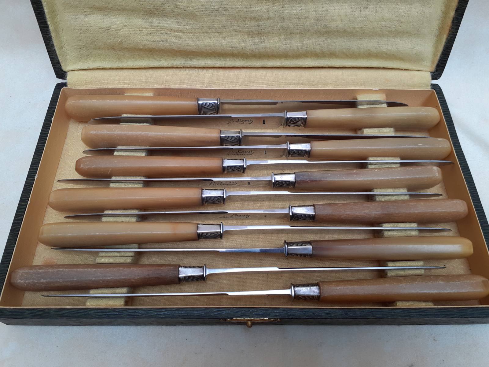 Lot de 12 couteaux manche en corne