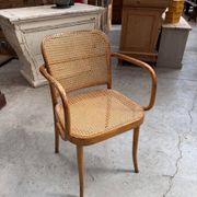 Thonet chair no. 811 in bent wood, design by Josef Hoffman.