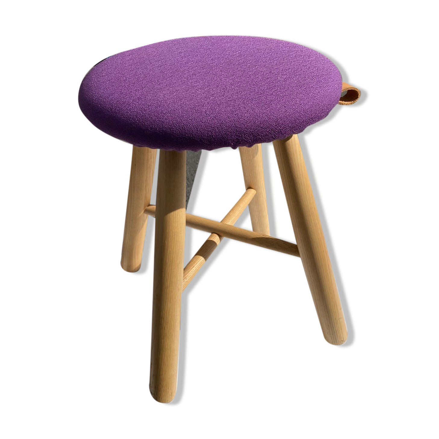 TAG purple sitting ash tabouret