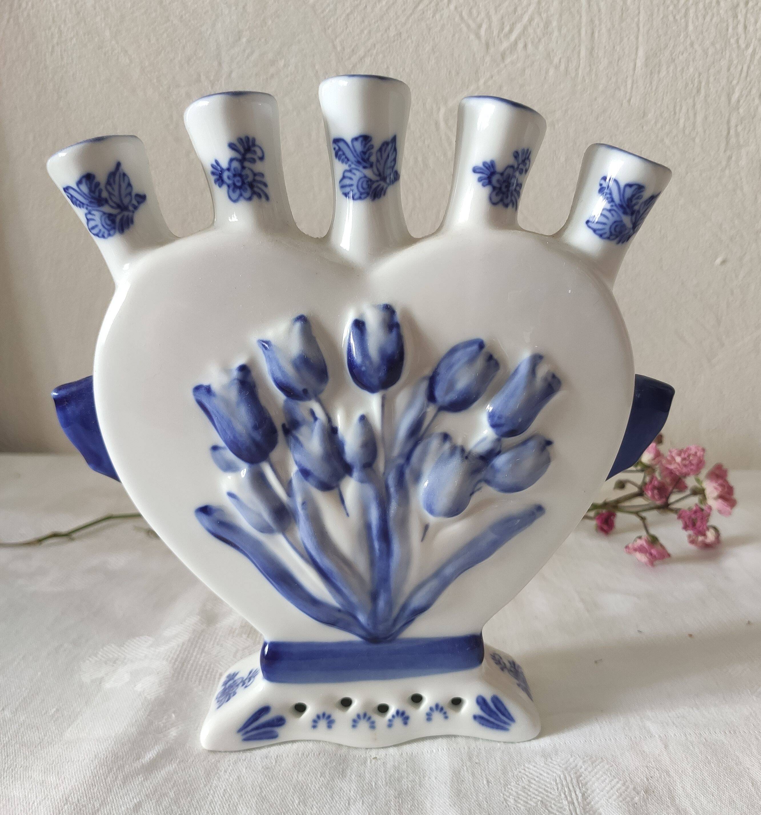Tulip vase, Delftware
