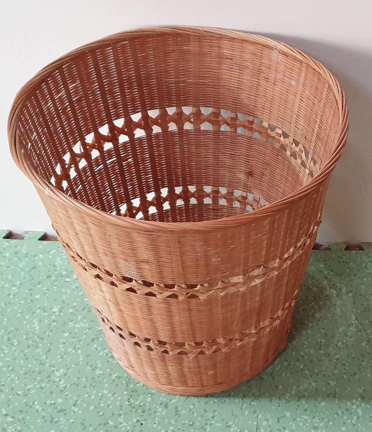 Corbeille à papier en osier vintage