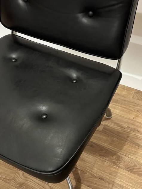 Intermediate Eames chair from the 70s in leather.