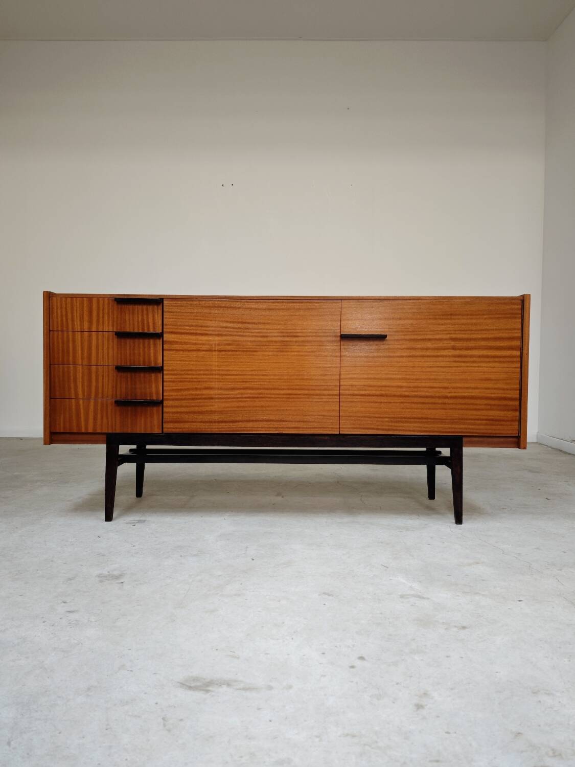 Enfilade meuble de rangement Frantisek Mezulanik pour Up Zavody  1960