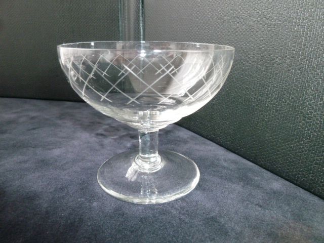 Set of 6 vintage champagne glasses in Cristallin Decoration of crosses