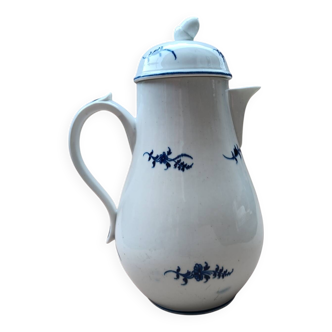 Porcelain coffee pot