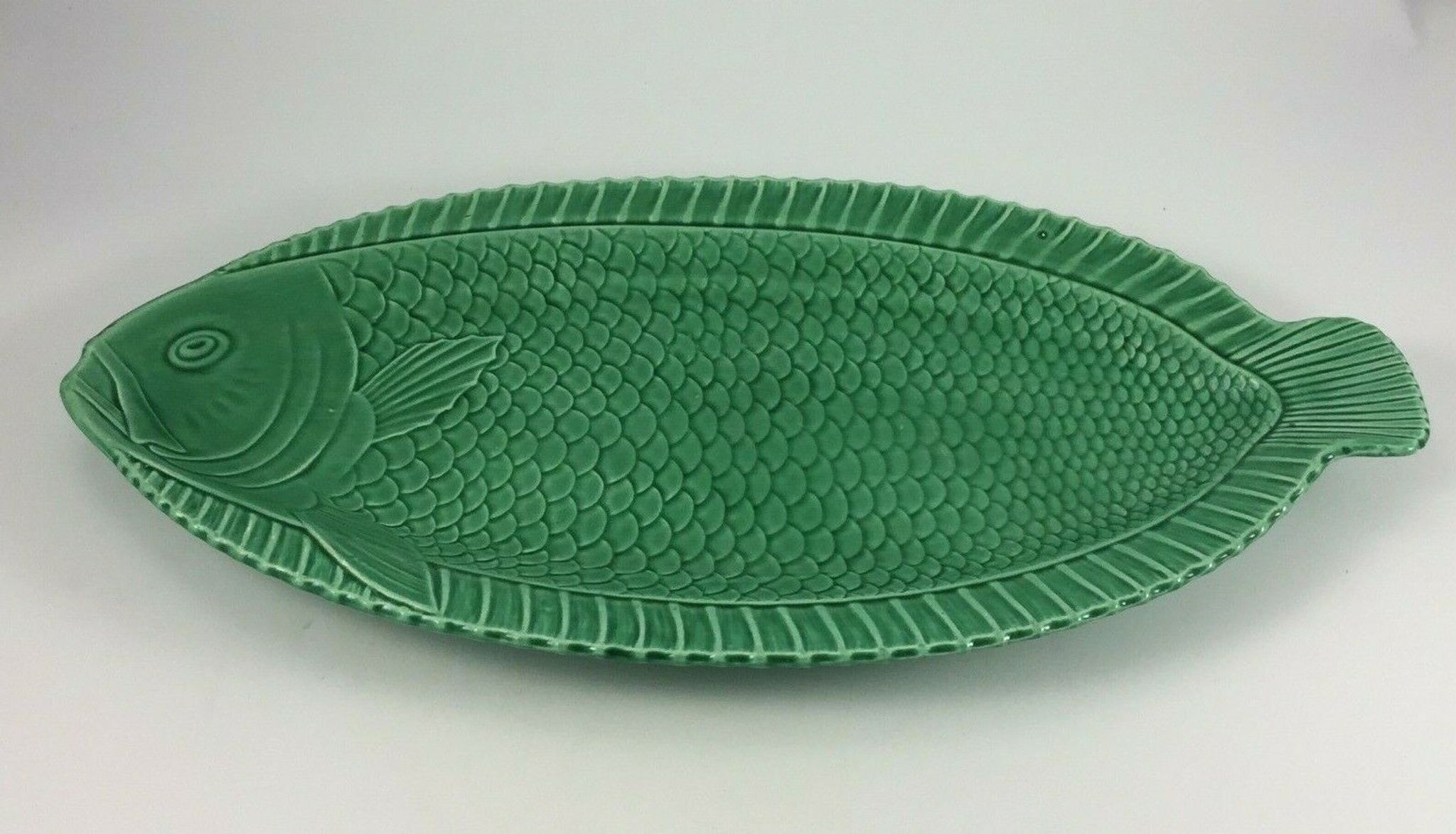 Part of service a fish Sarreguemines 22 pieces in faience green carp