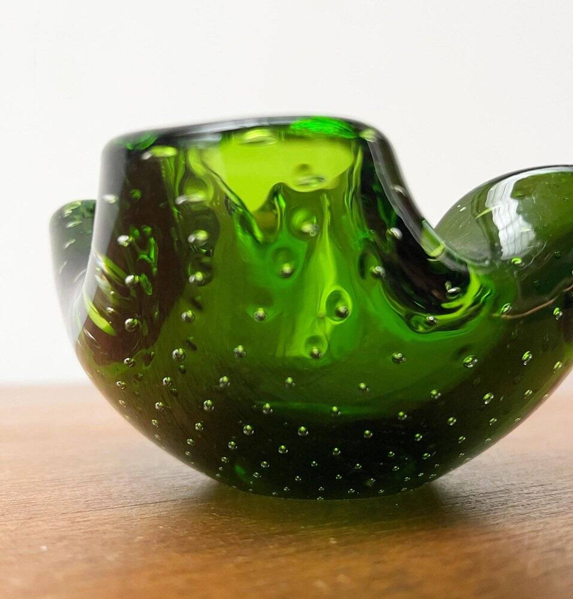 Vintage Italian Bullicante glass bowl from Murano.