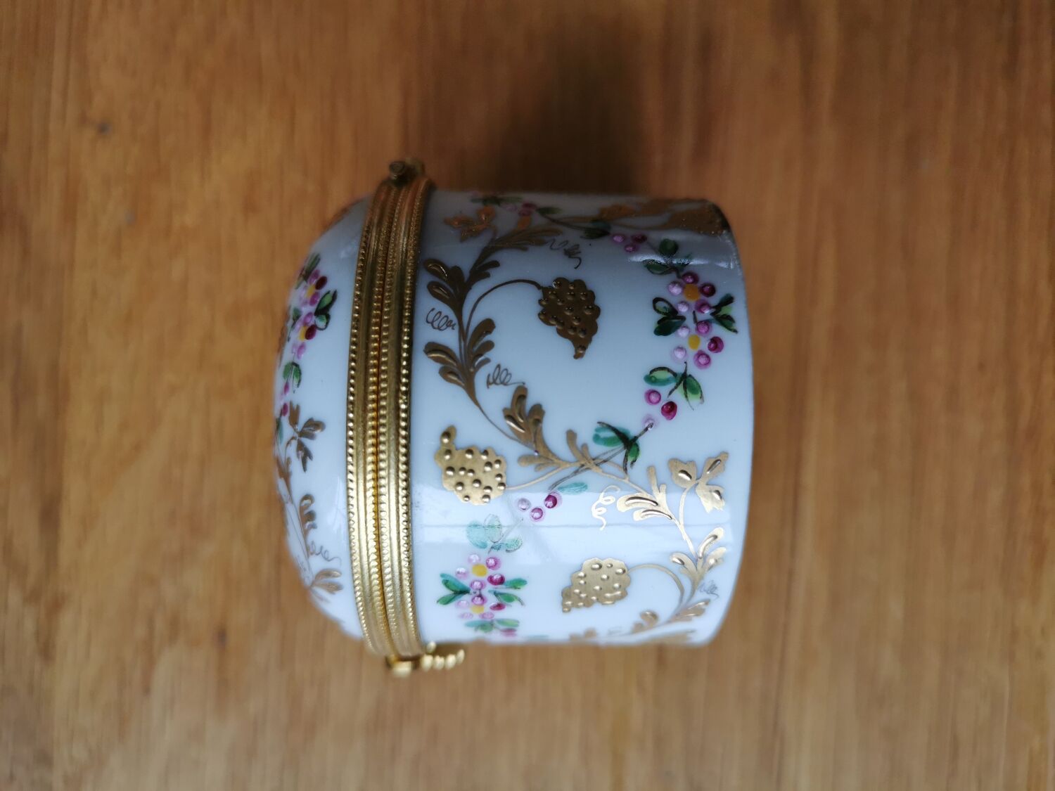 Porcelain box Le Tallec