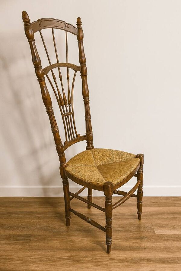 Chaise ancienne en bois tourné et assise en paille – Dossier lyre sculpté