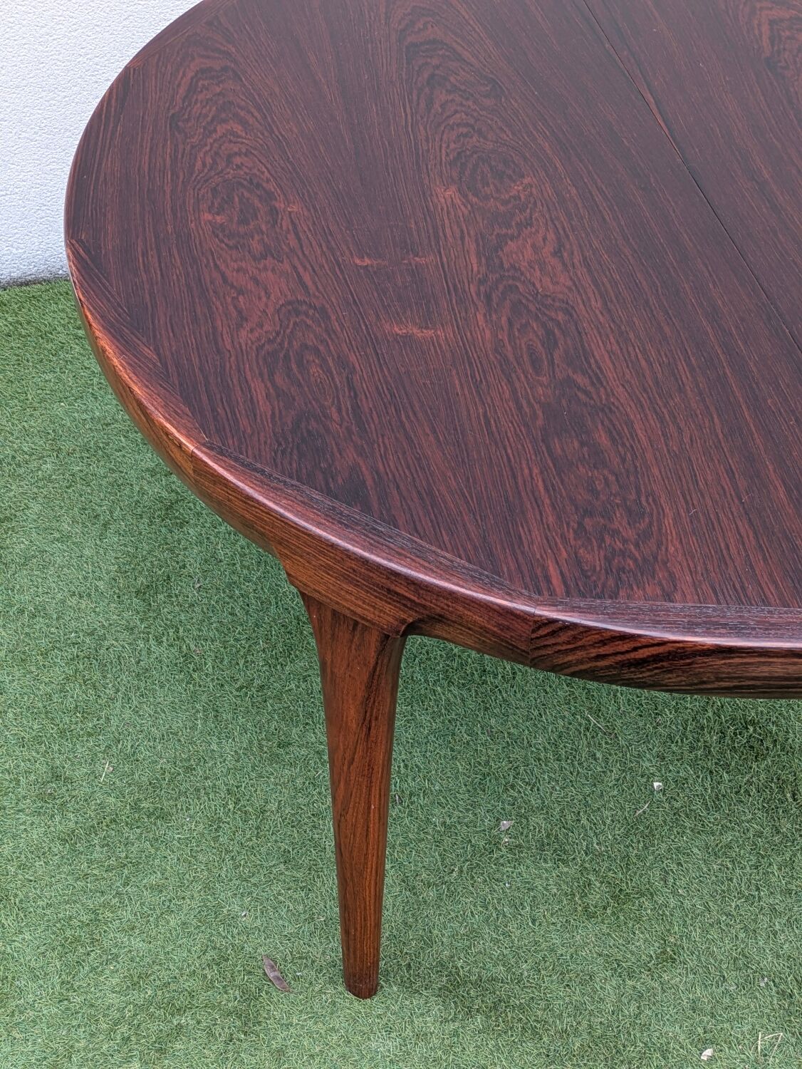 Extendable dining table in rosewood – Ib Kofod-Larsen – Denmark,